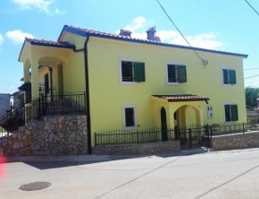 Apartments with a parking space Kastelir, Central Istria - Sredisnja Istra - 17528